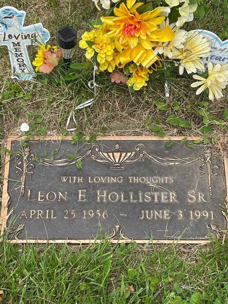 Leon E. Hollister Senior's grave. Photo 3
