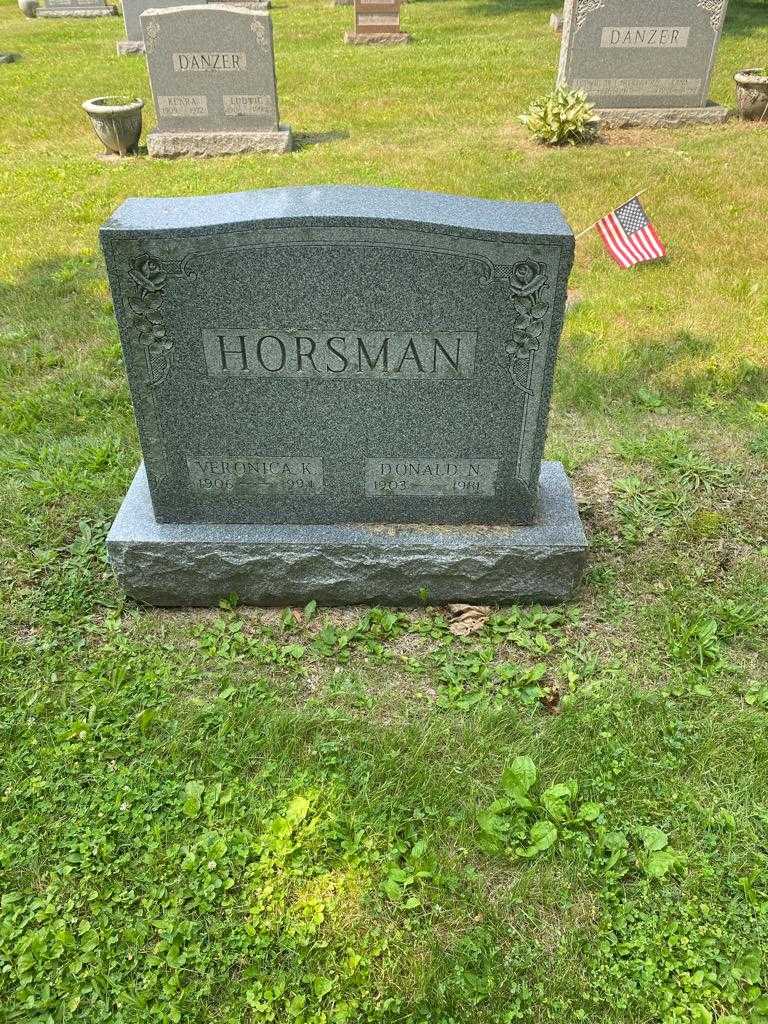 Veronica K. Horsman's grave. Photo 2