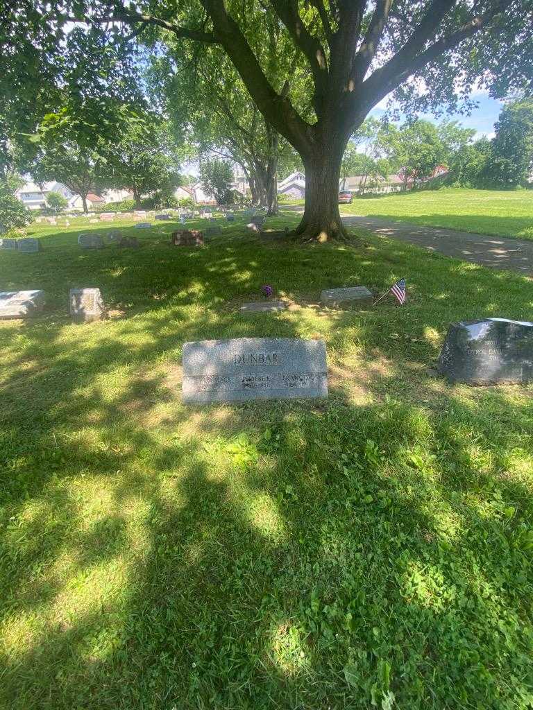 Phoebe E. Dunbar's grave. Photo 1