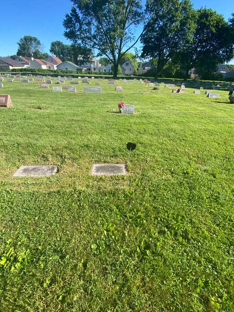 John W. Taylor Senior's grave. Photo 1