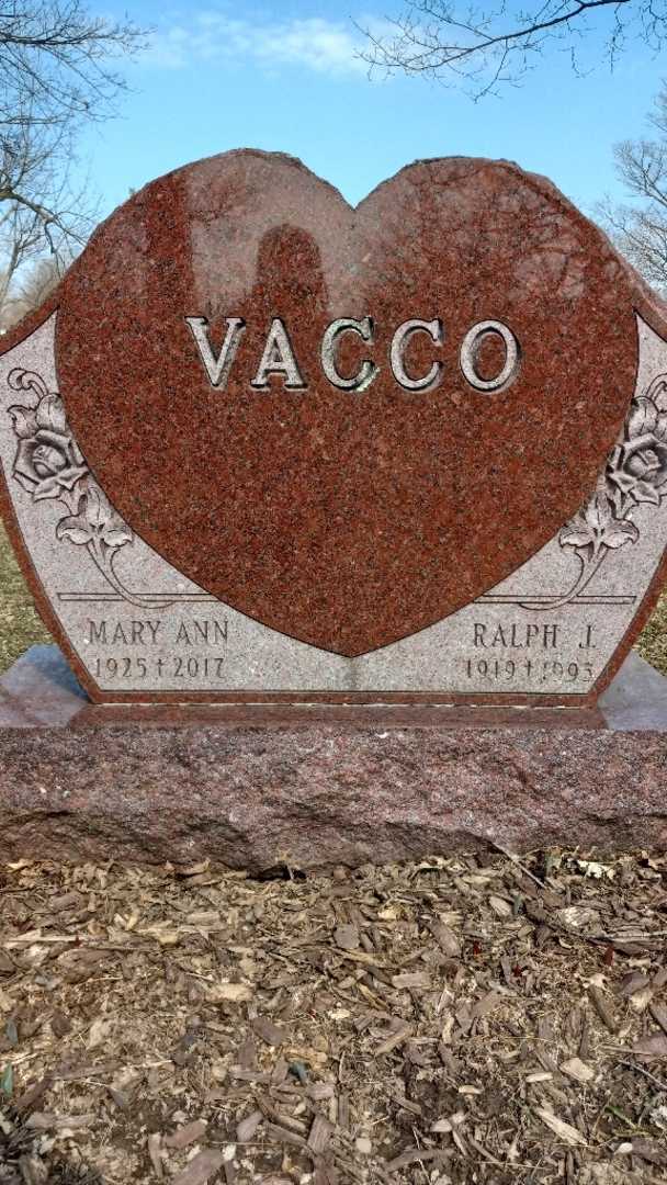 Ralph J. Vacco's grave. Photo 1