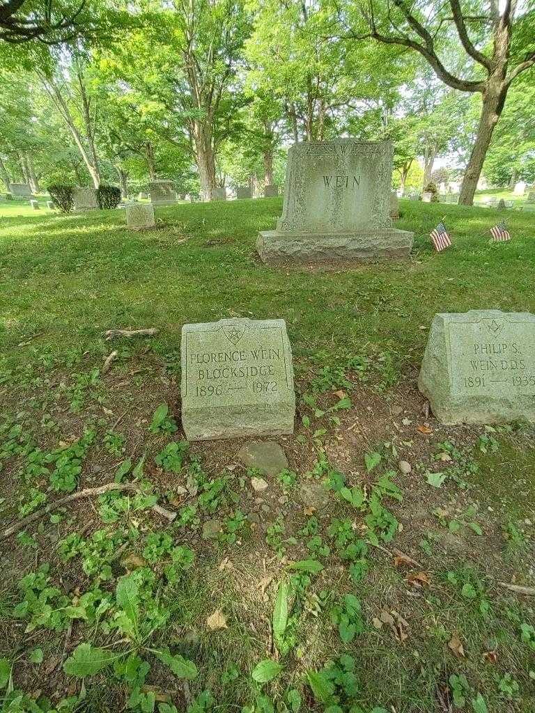 Florence Wein Blocksidge's grave. Photo 1
