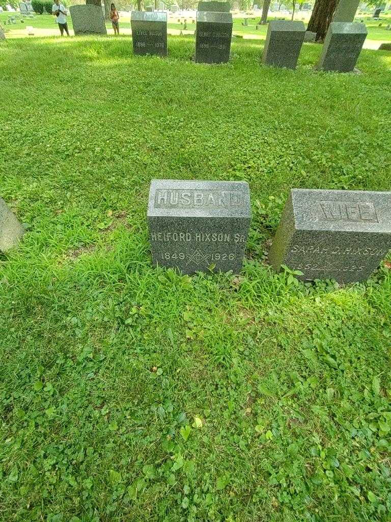 Heiford Hixson Senior's grave. Photo 1