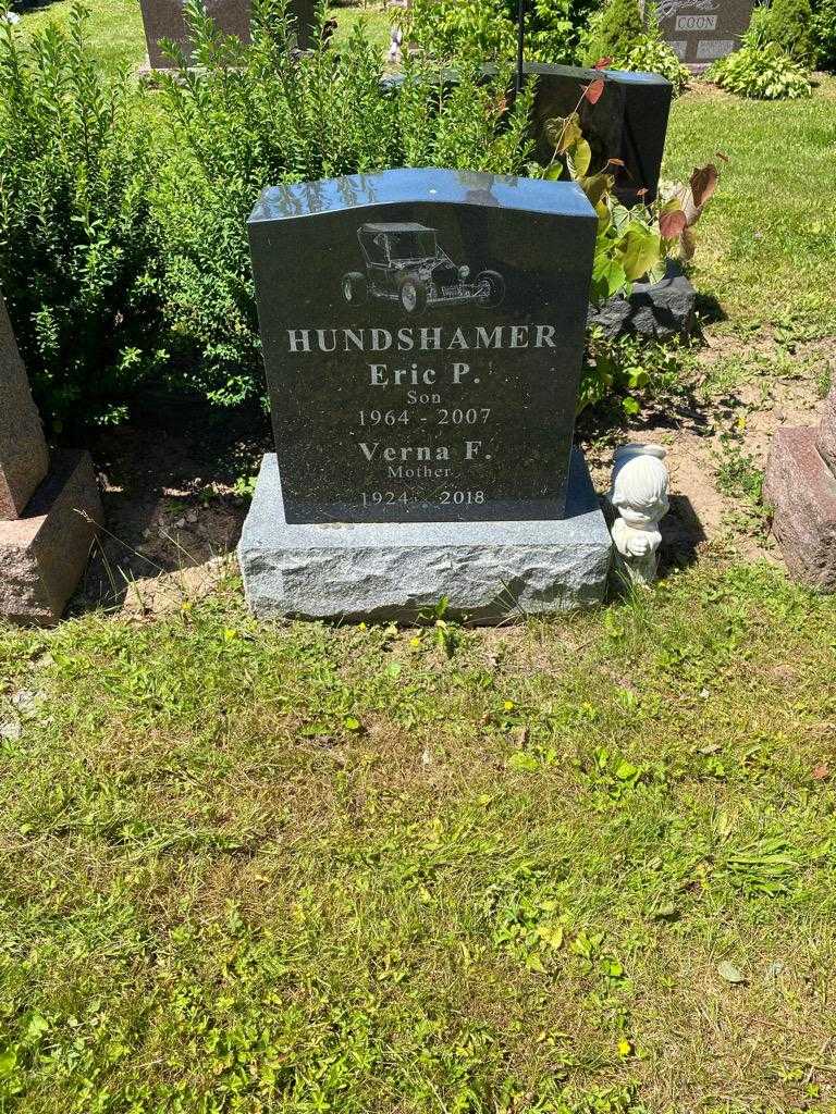 Verna F. Hundshamer's grave. Photo 1
