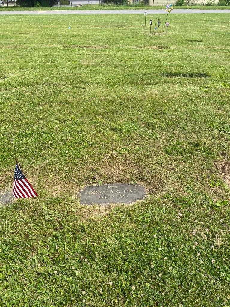 Donald C. Lind's grave. Photo 2
