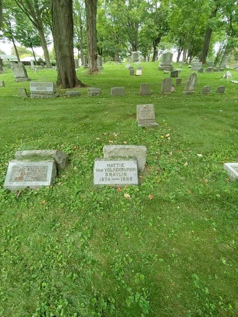 Hattie T. Van Volkenburgh Snavlin's grave. Photo 1