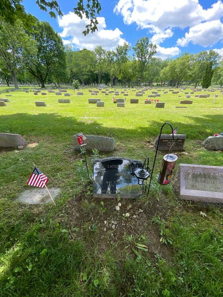 Latisha L. Baker's grave. Photo 1