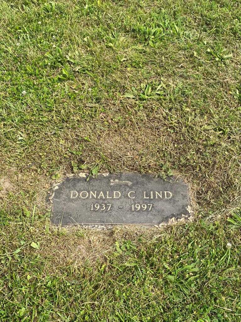 Donald C. Lind's grave. Photo 3