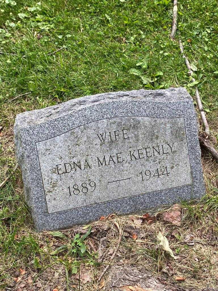 Edna Mae C Keenly's grave. Photo 3