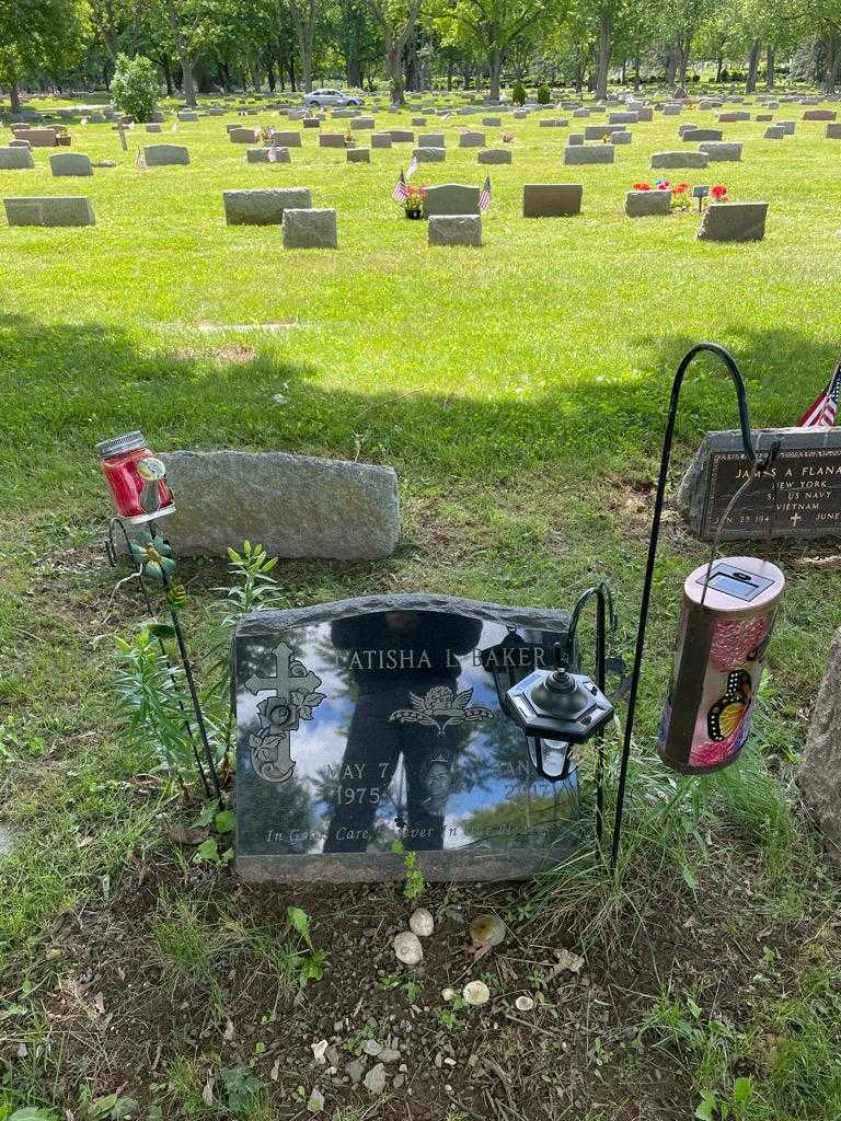 Latisha L. Baker's grave. Photo 2