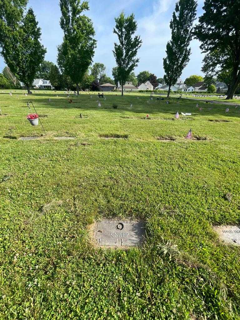 Amy Knapp's grave. Photo 1