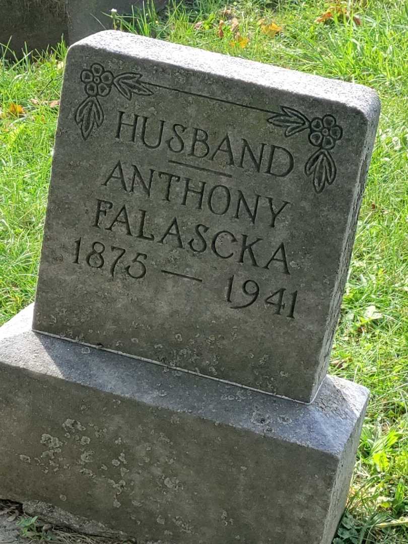 Anthony Falaska's grave. Photo 3