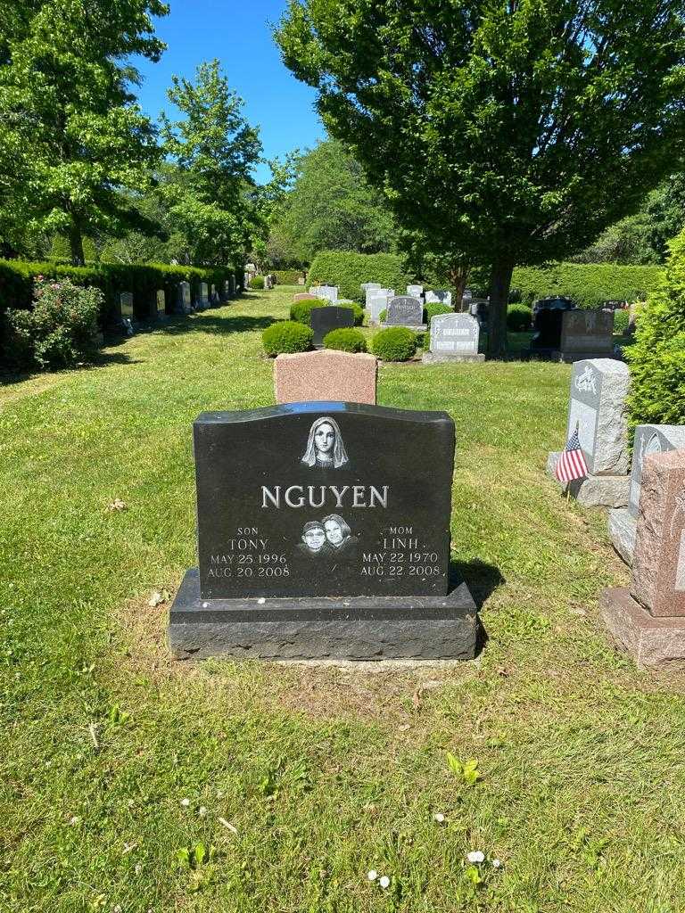 Tony Nguyen's grave. Photo 2