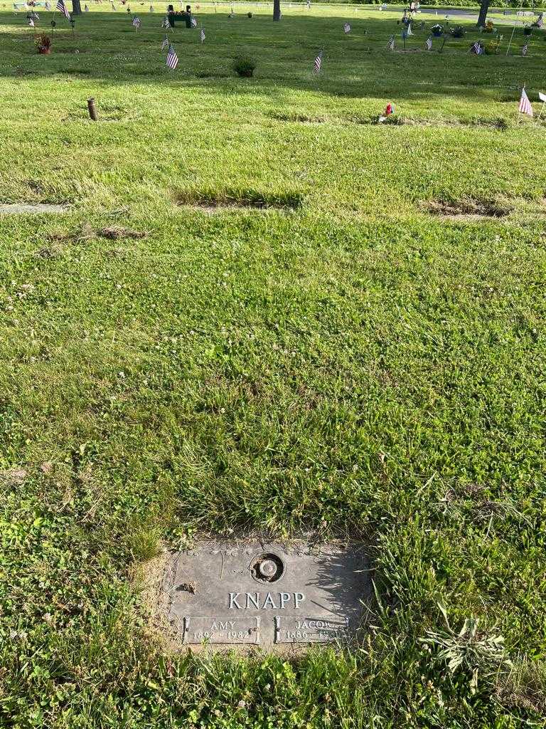 Amy Knapp's grave. Photo 2