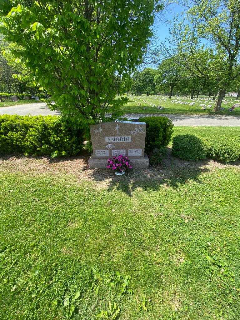 Gabrielle Amodio's grave. Photo 1