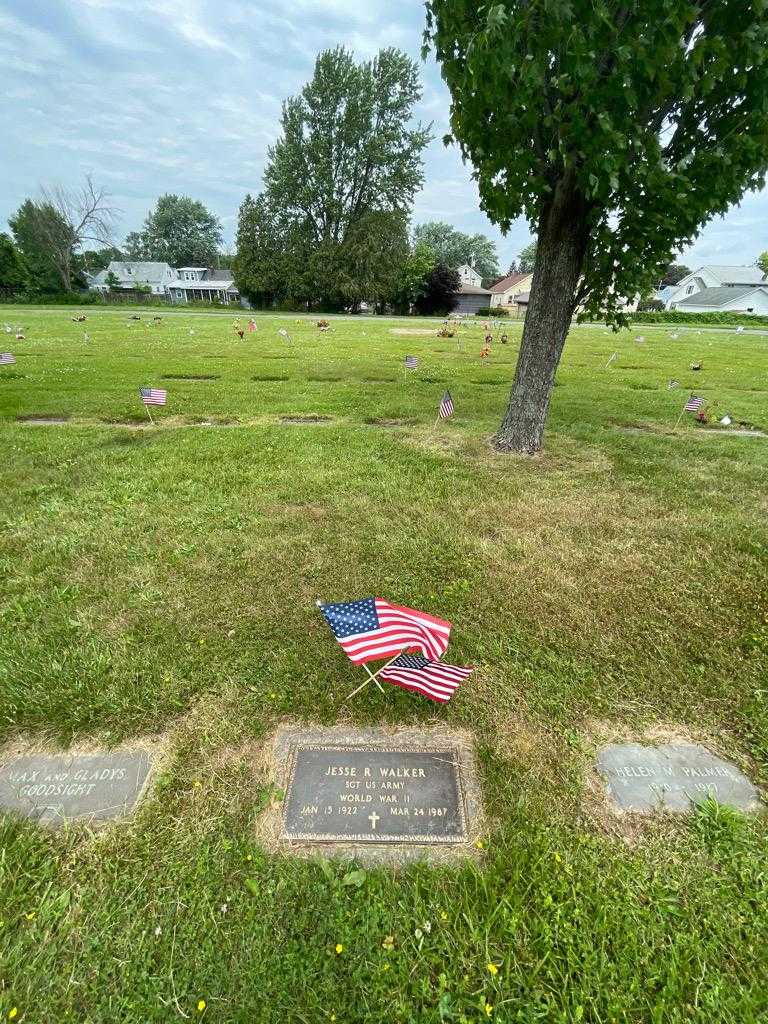 Jesse R. Walker's grave. Photo 1
