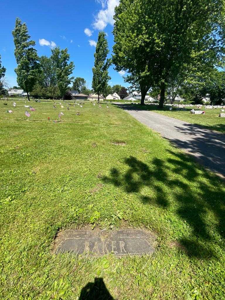 Madeleine D. Baker's grave. Photo 1