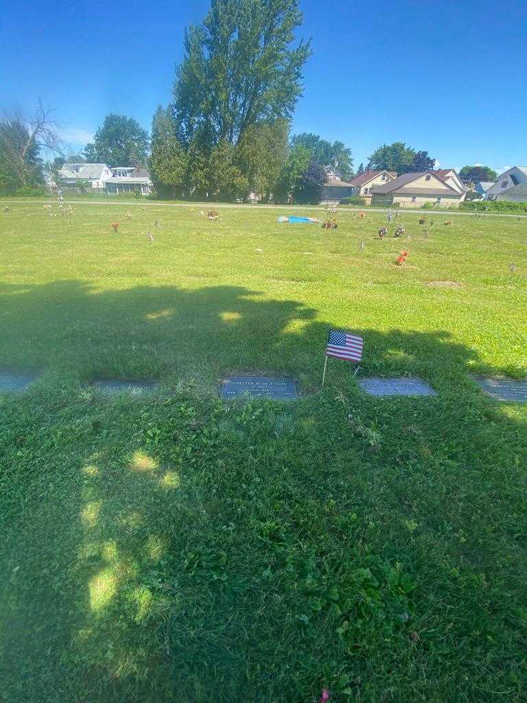 Chester R. De Looze's grave. Photo 1
