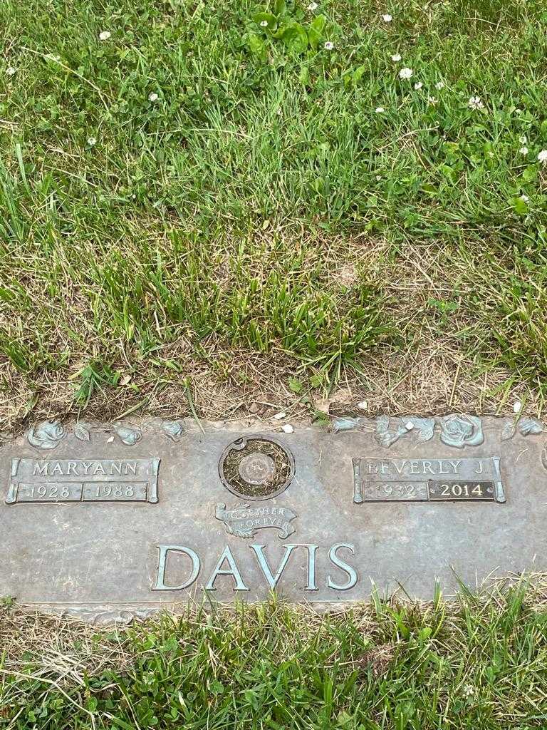 Beverly J. Davis's grave. Photo 3