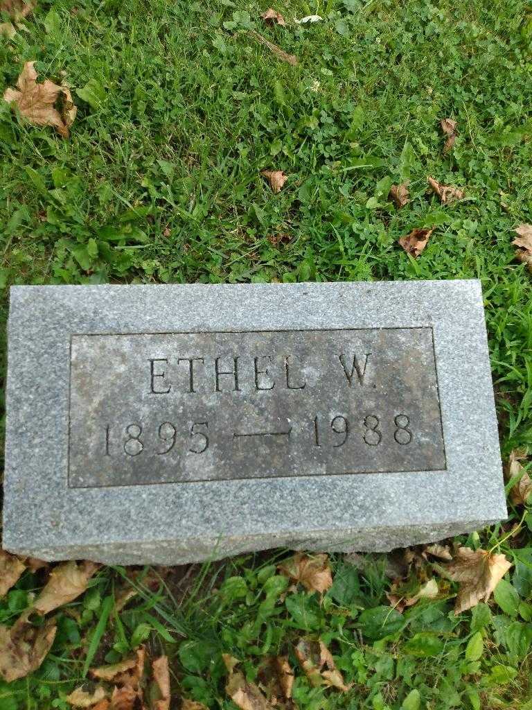 Ethel W. Jones's grave. Photo 2