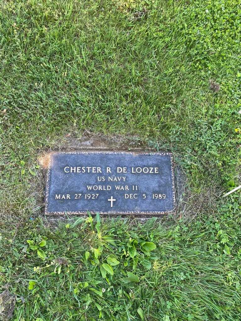 Chester R. De Looze's grave. Photo 3