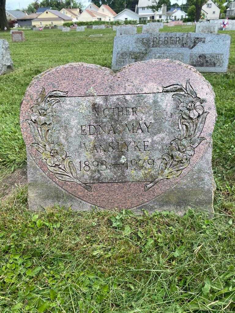 Edna May VanSlyke's grave. Photo 3