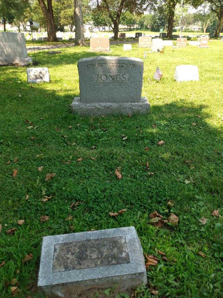 Floyd B. Jones's grave. Photo 3
