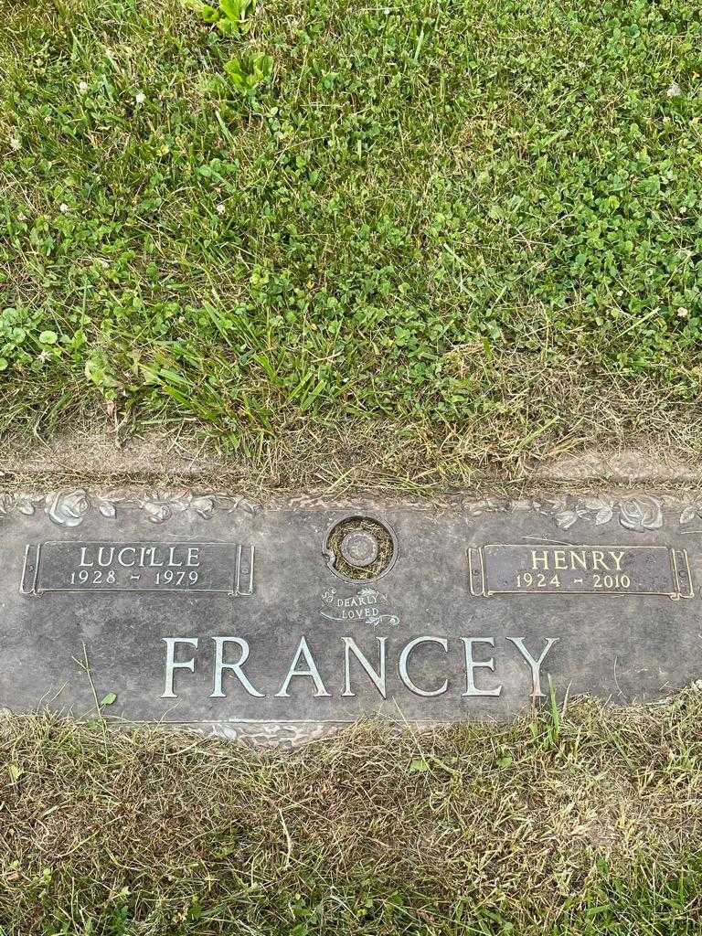 Lucille Francey's grave. Photo 3