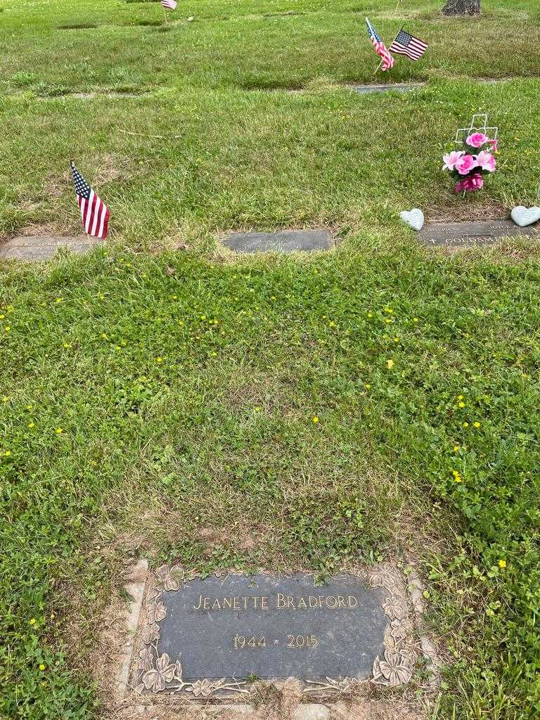 Jeanette Bradford's grave. Photo 2