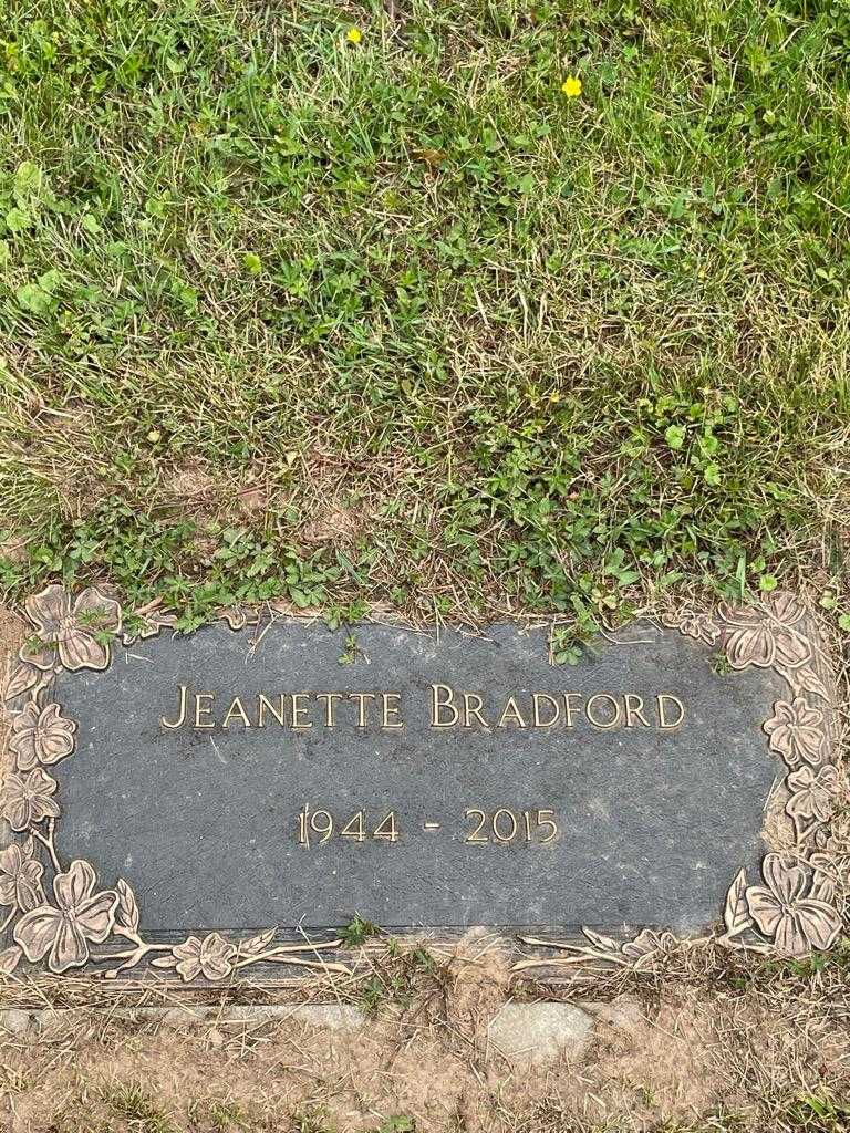 Jeanette Bradford's grave. Photo 3