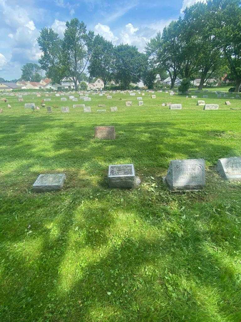 Hattie L. White's grave. Photo 1