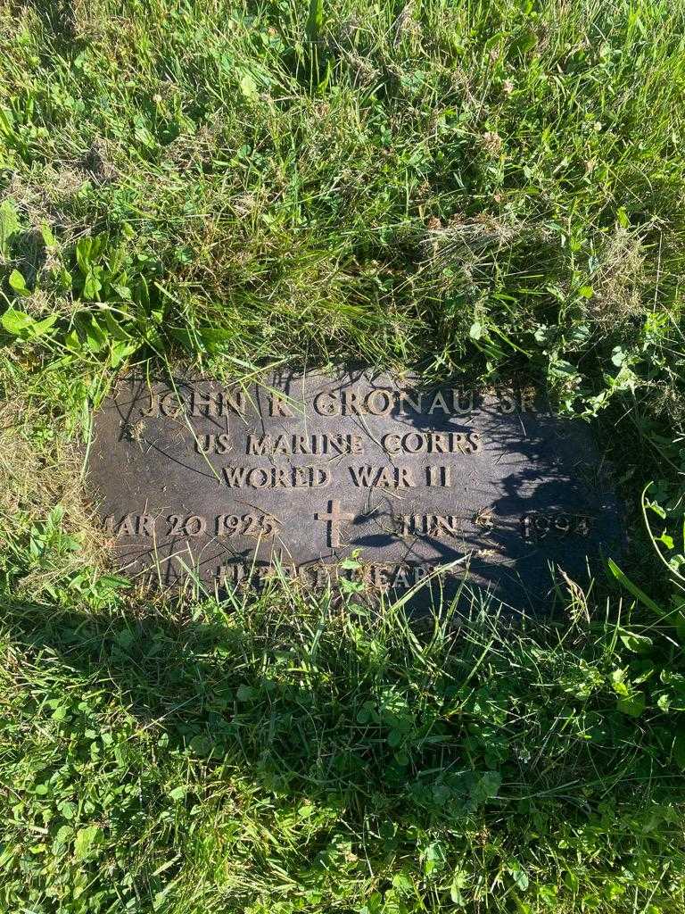 John R. Gronau Senior's grave. Photo 3