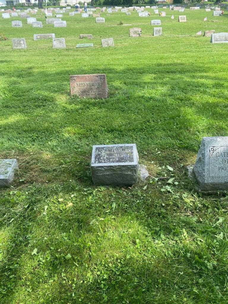 Hattie L. White's grave. Photo 2