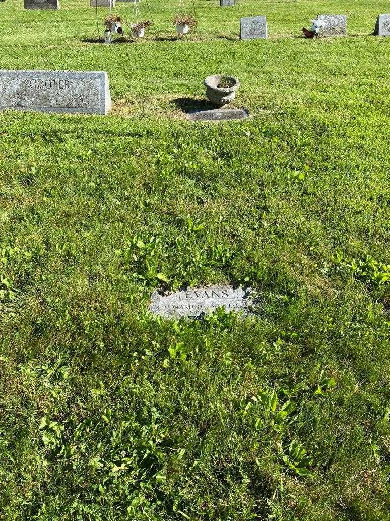 Howard E. Evans's grave. Photo 5