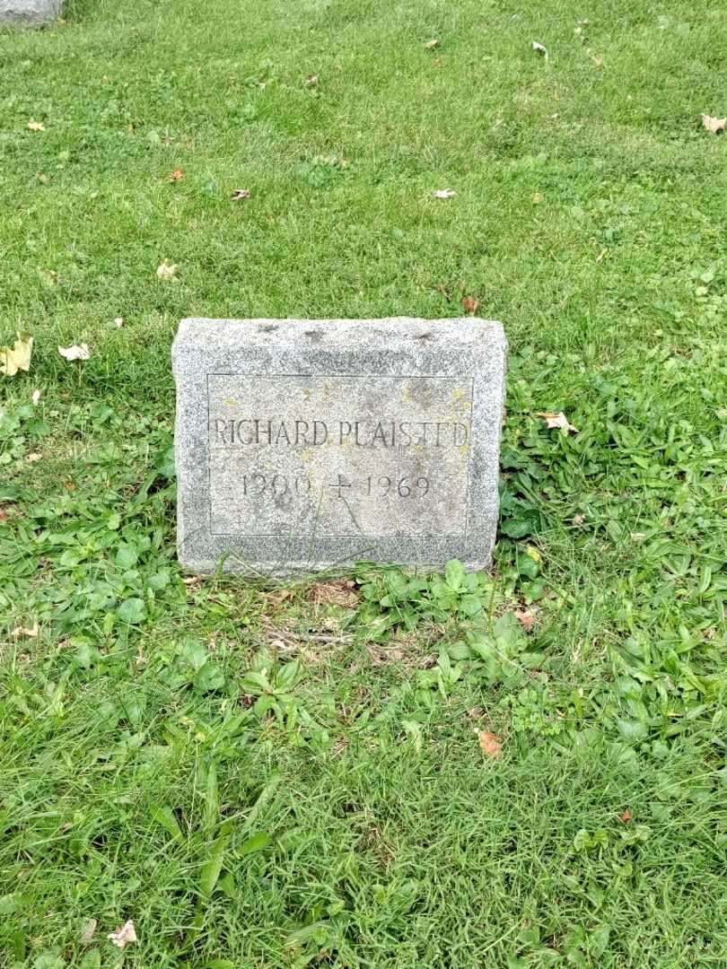 Richard D. Plaisted's grave. Photo 2