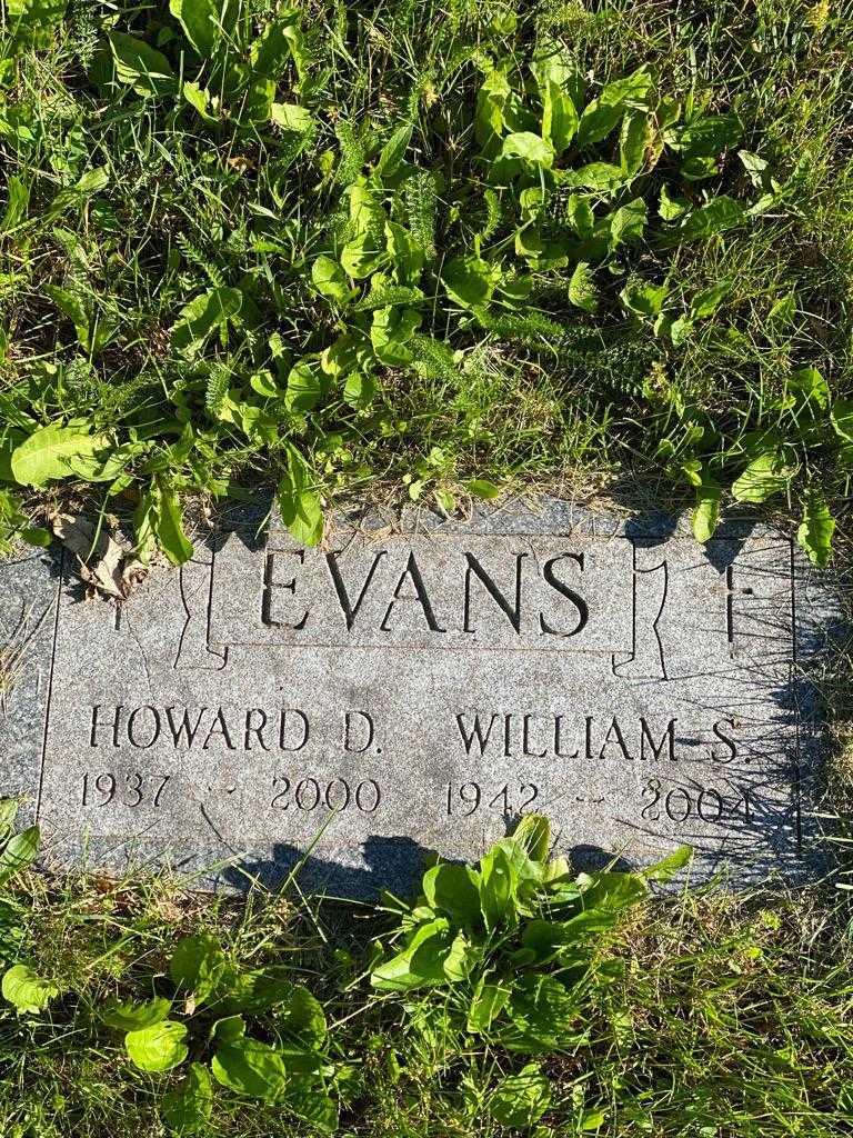 Howard D. Evans's grave. Photo 6