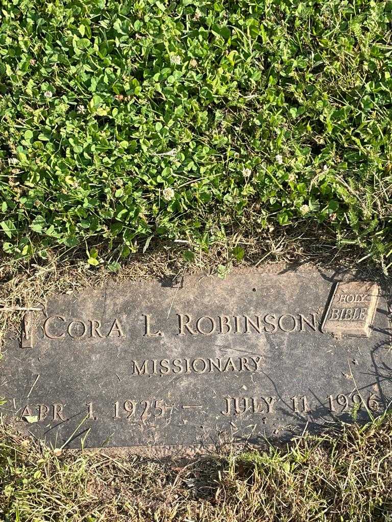 Cora L. Robinson's grave. Photo 3