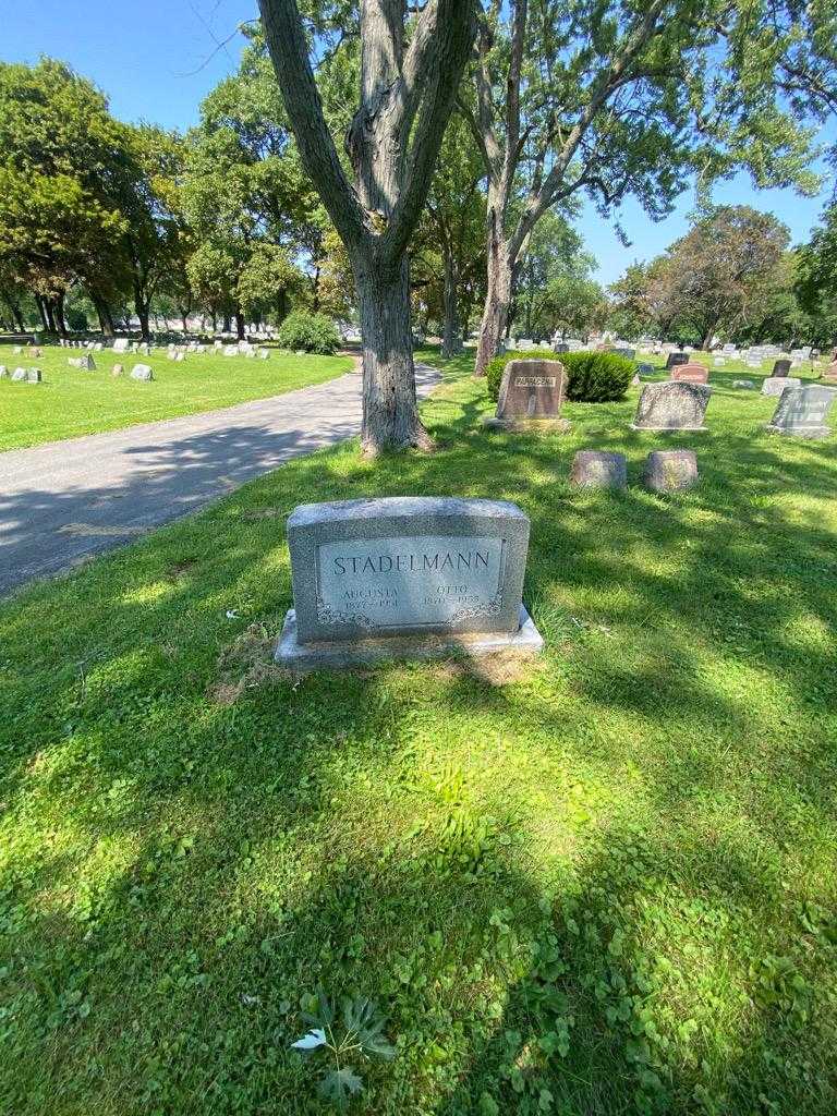 Augusta Stadelmann's grave. Photo 1