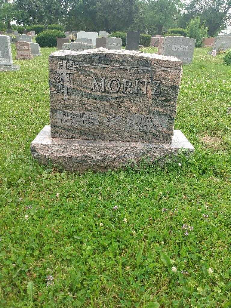 Bessie O. Moritz's grave. Photo 1