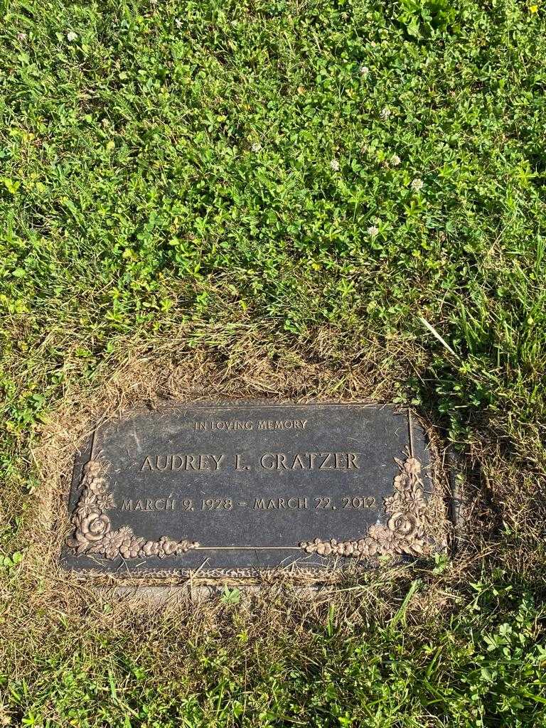 Audrey L. Gratzer's grave. Photo 3