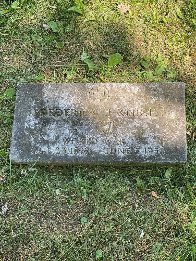Frederick J. Knight's grave. Photo 3