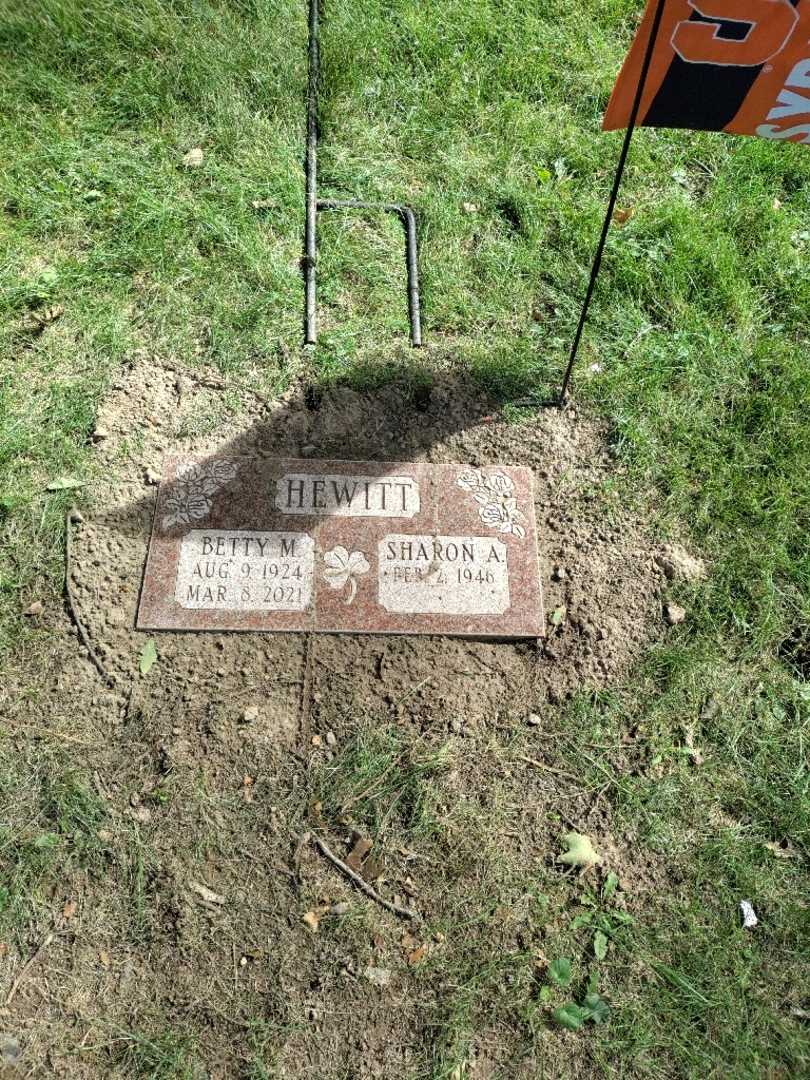 Betty M. Hewitt's grave. Photo 2