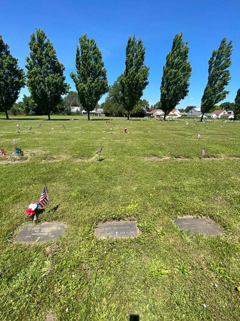 Ethel Hensinger's grave. Photo 1