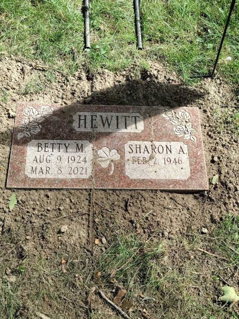 Betty M. Hewitt's grave. Photo 3