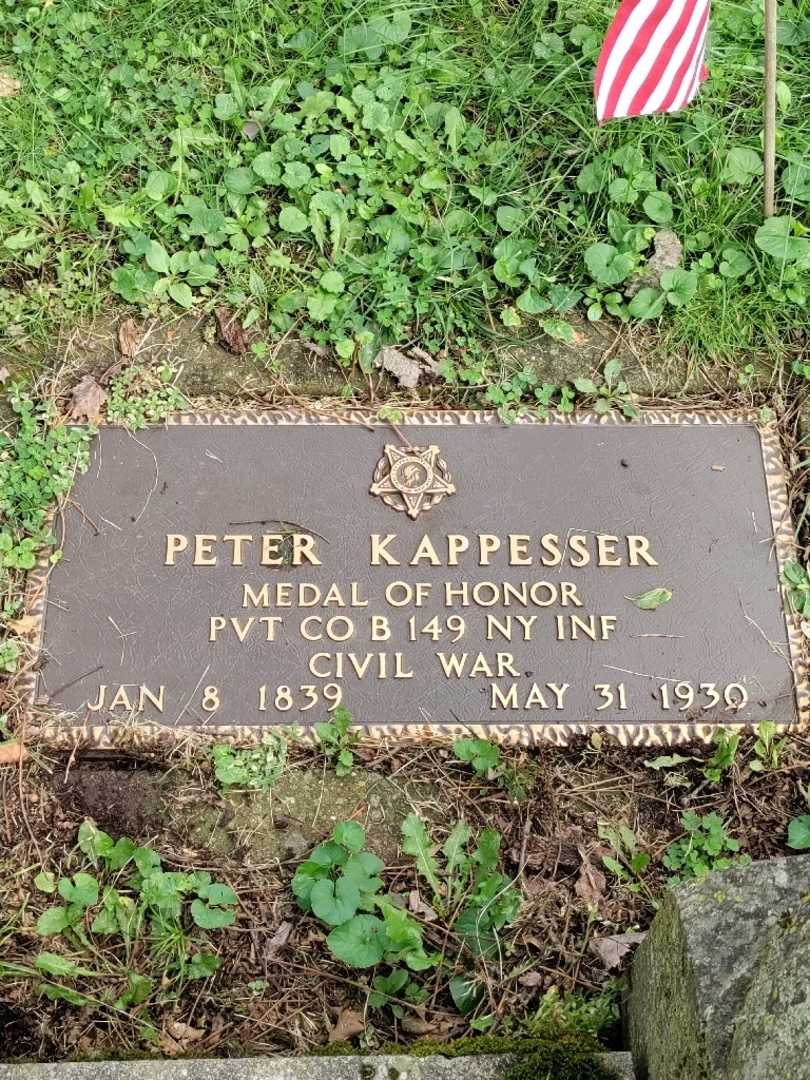 Peter Kappesser's grave. Photo 4