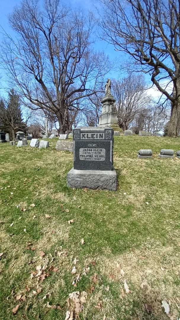 Philipina Klein's grave. Photo 1