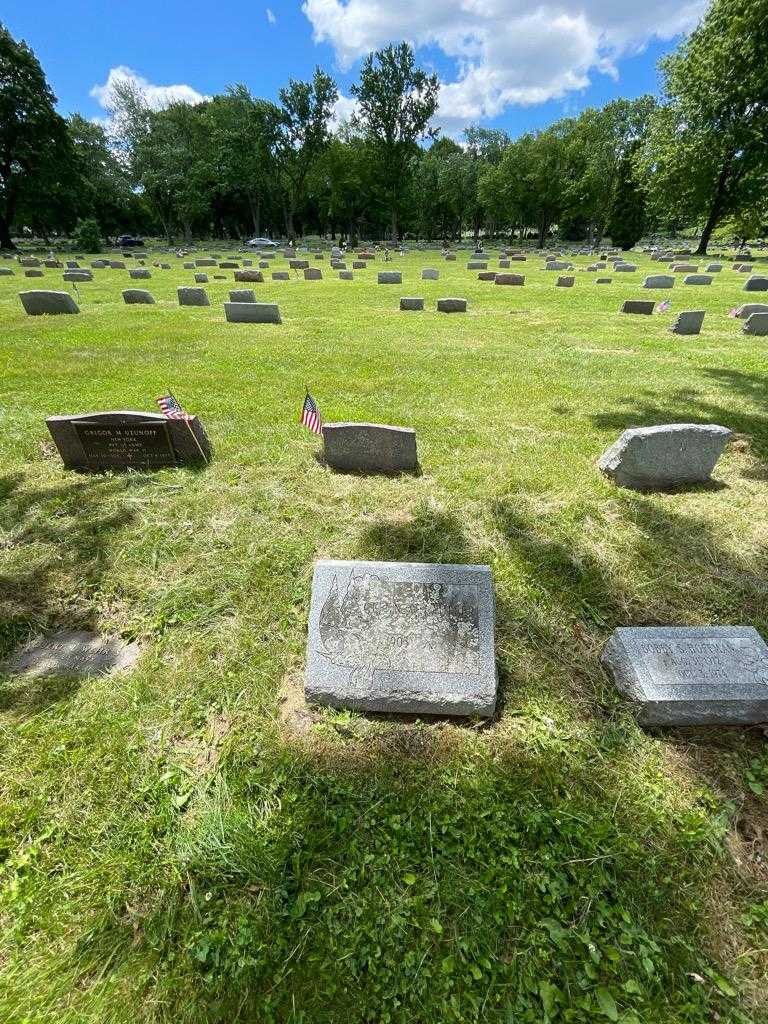Glenn A. Lauffer's grave. Photo 1
