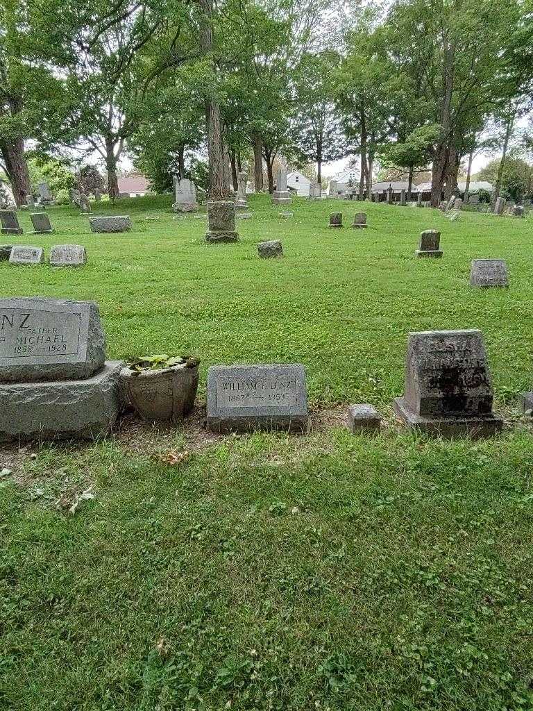 William F. Lenz's grave. Photo 1