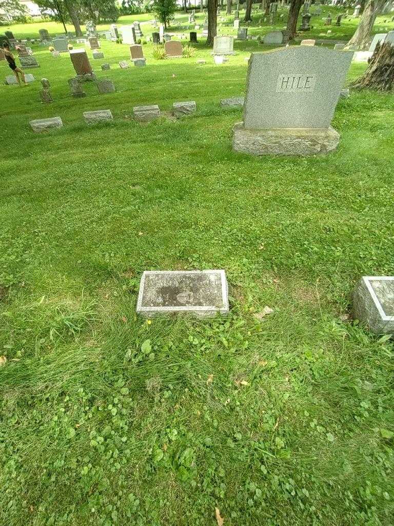Wesley W. Hile's grave. Photo 1