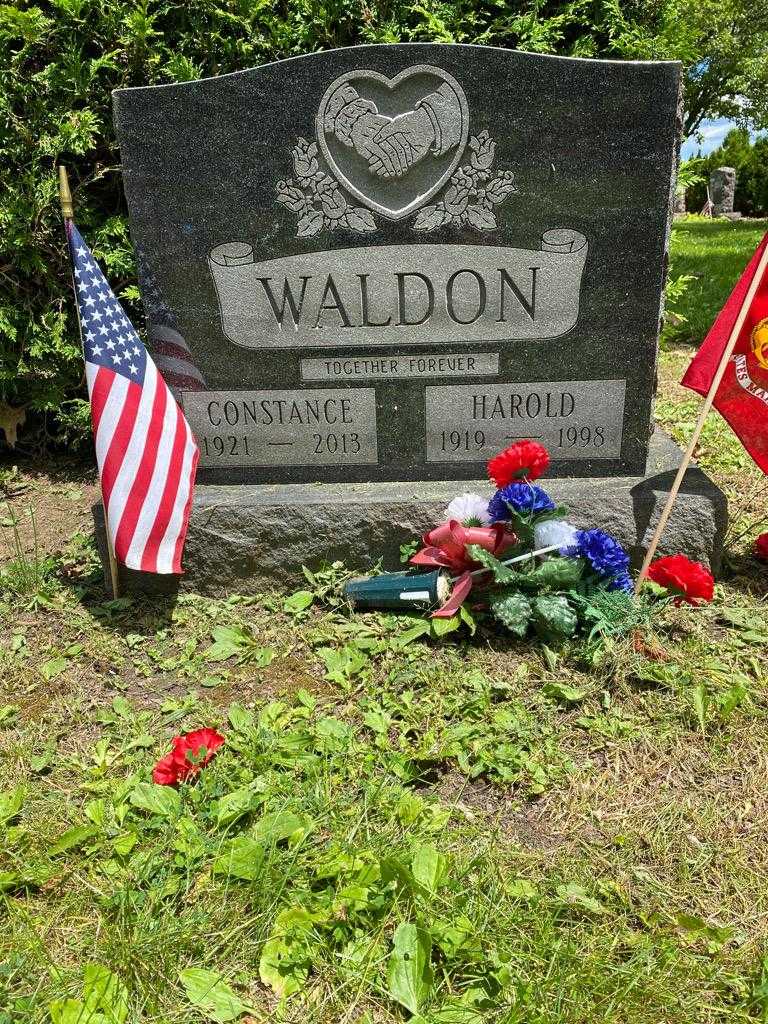 Constance Waldon's grave. Photo 2